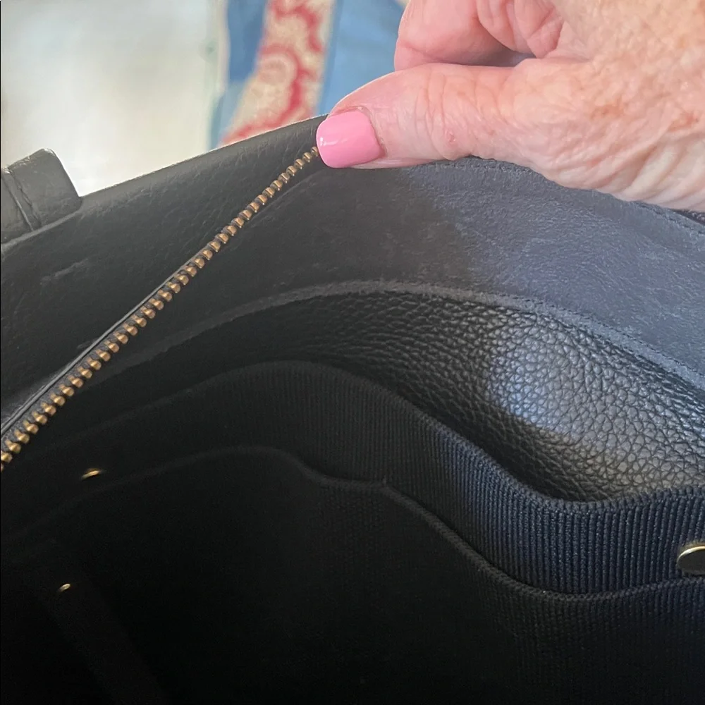 Cuyana black leather  large tote - Picture 9 of 9